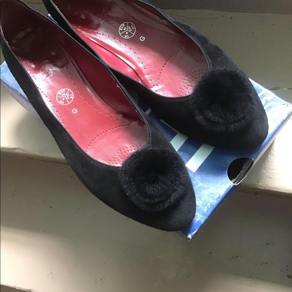 Ara suede flats with fur pom pom. Made in Germany